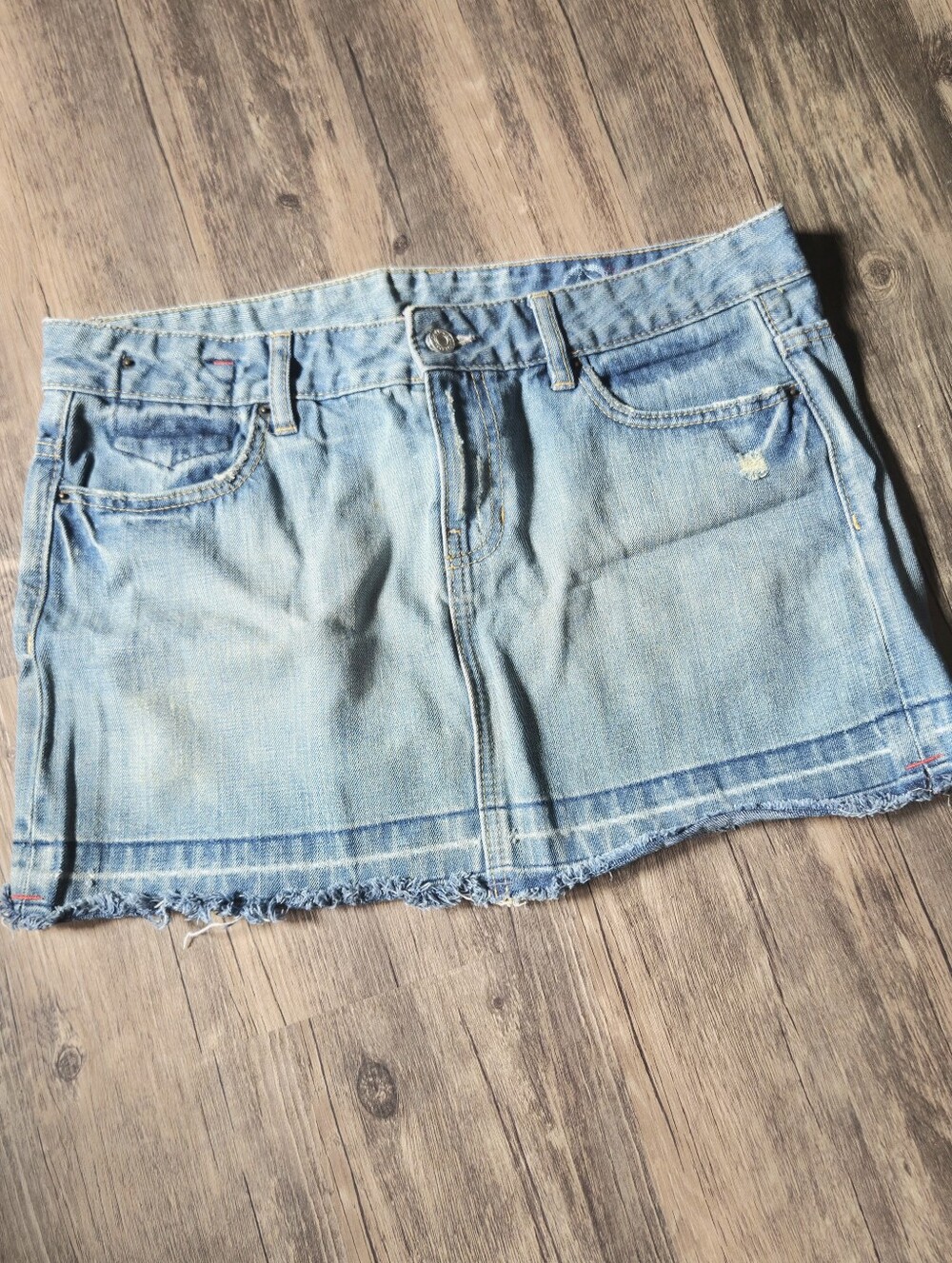 GAP 1969 Light Wash Denim Distressed Mini Skirt Raw Hem Sz 12
